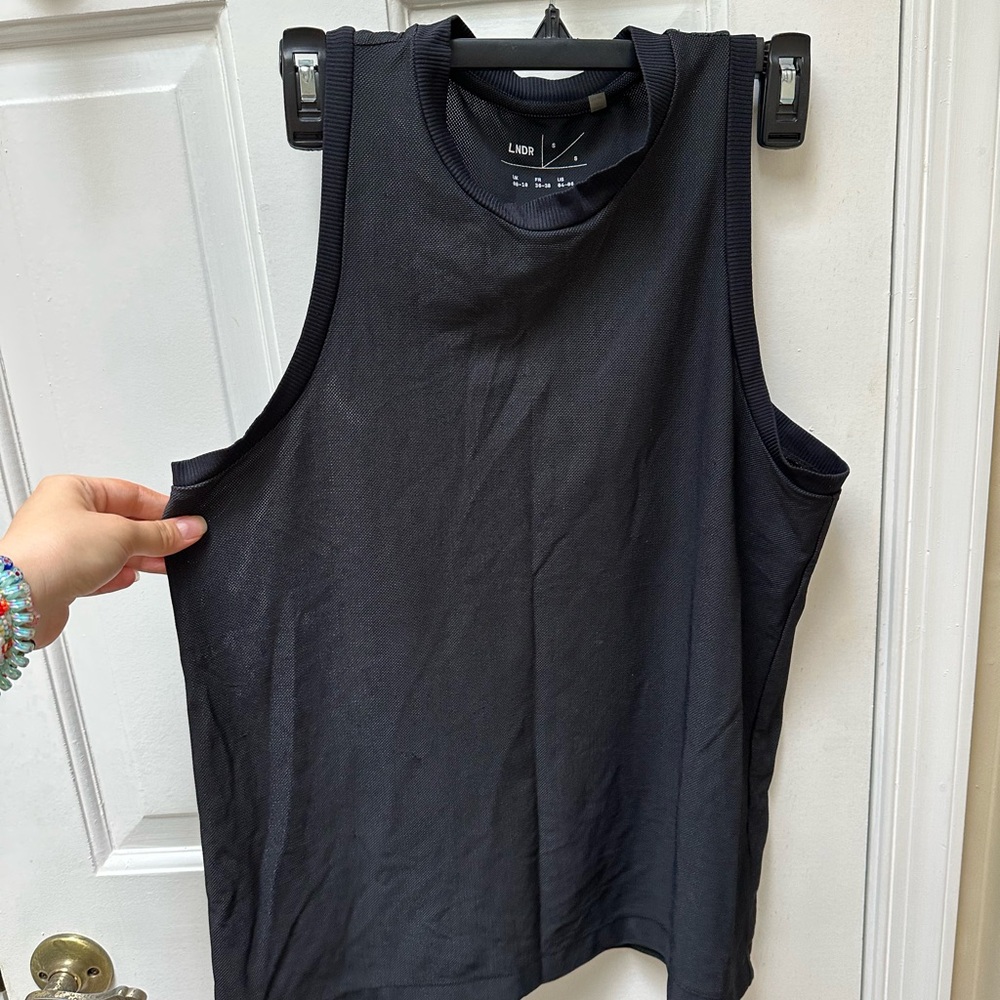 LNDR Black Boxy Sleeveless Muscle Tee with Mandarin Collar